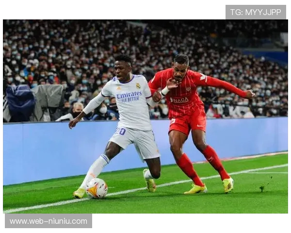 维尼修斯伯纳乌遭嘘，队友鼓掌支持显团结